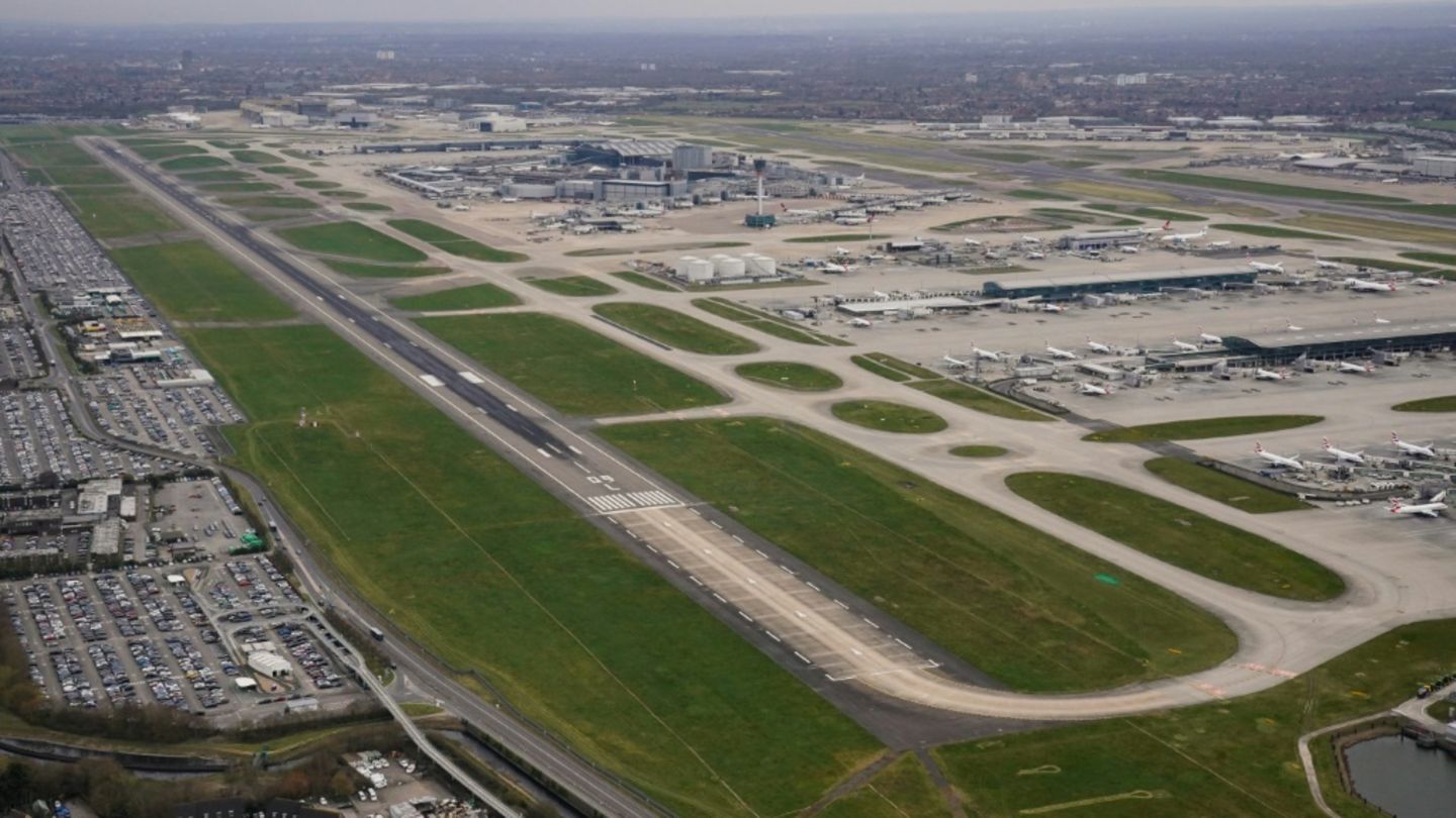Geparkte Flugzeuge am Flughafen Heathrow
