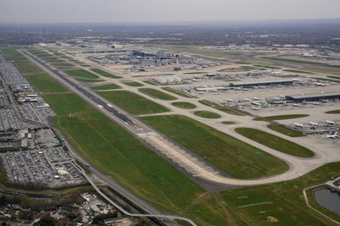 Geparkte Flugzeuge am Flughafen Heathrow