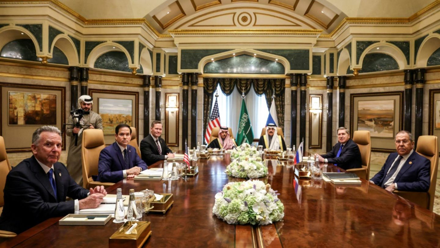 Treffen der Außenminister der USA und Russlands im Februar