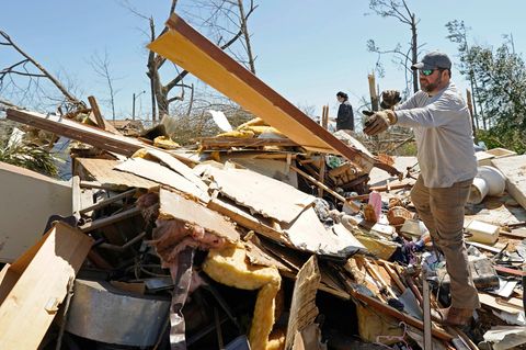 "Schlampige Kürzungen": Tornado-Katastrophe befeuert Debatte um Trumps Sparkurs