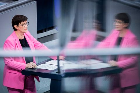 "Klebt wie Pattex an Parteivorsitz": SPD-Kollege rechnet mit Esken ab (Video)