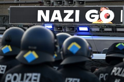 Gegendemonstration und Polizei in Berlin