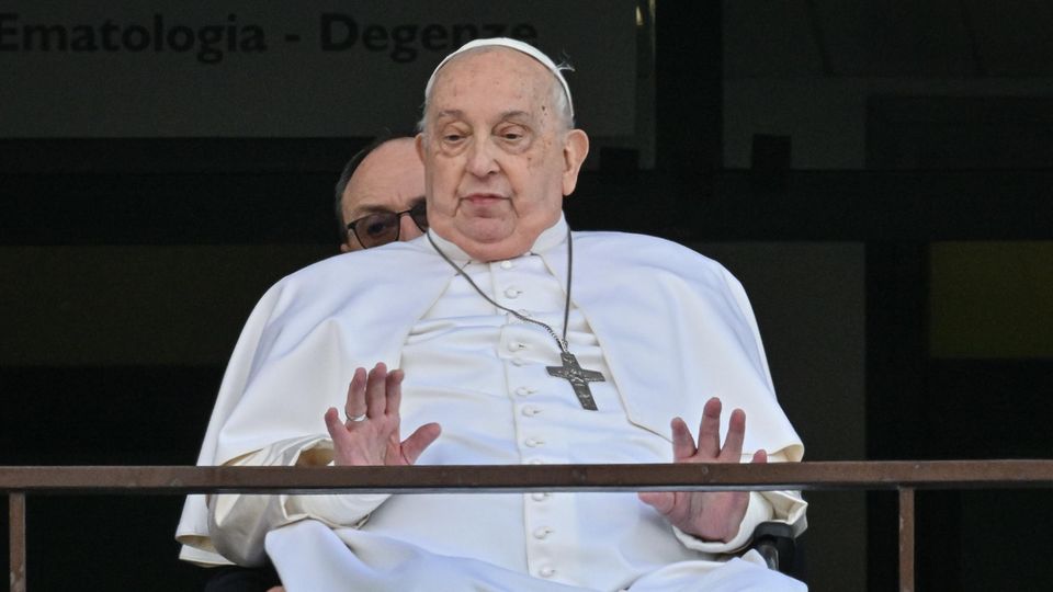Papst Franziskus nach Klinikaufenthalt: Erster Auftritt im Video Papst Franziskus nach Klinikaufenthalt: Erster Auftritt im Video