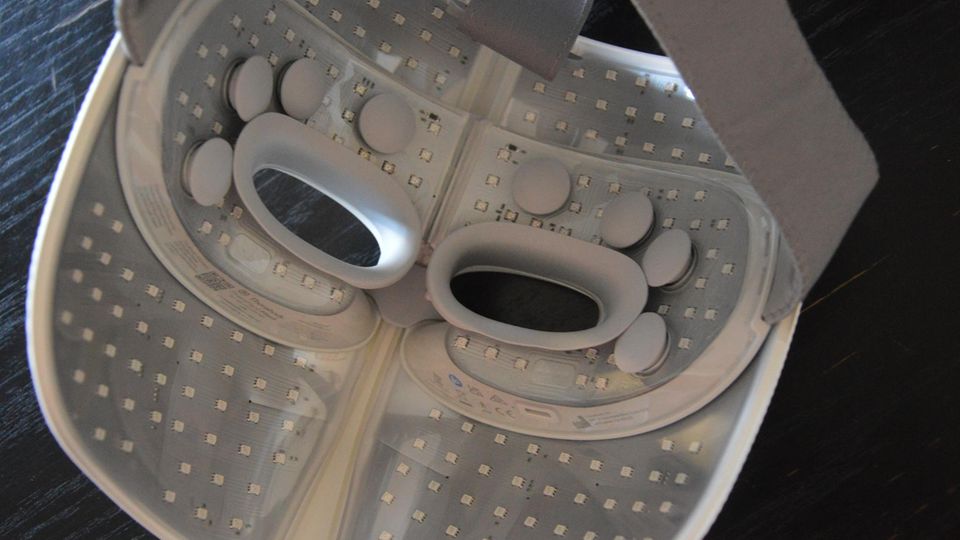 Die LED-Gesichtsmaske von Therabody im Detail