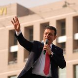 Viel Opposition lässt Erdogan nicht zu. Umso bemerkenswerter ist der Aufstieg von Ekrem Imamoğlu. Der Bürgermeister von Istanbul gilt als aussichtsreicher Gegenkandidat Erdogans bei den Präsidentschaftswahlen. Auch deshalb ist die Wut der Demonstranten so groß. Sie unterstellen Erdogan, seinen Konkurrenten mit der Verhaftung aus dem Weg räumen zu wollen (Archivbild)