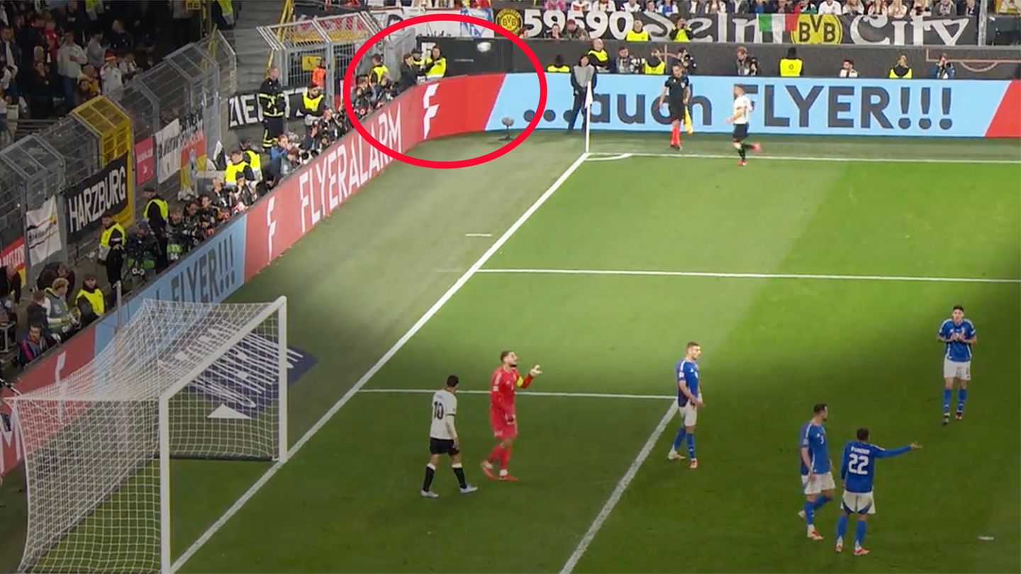 Slapstick bei Italien: Irre Szene im Video: So bescherte ein Balljunge Deutschland das 2:0