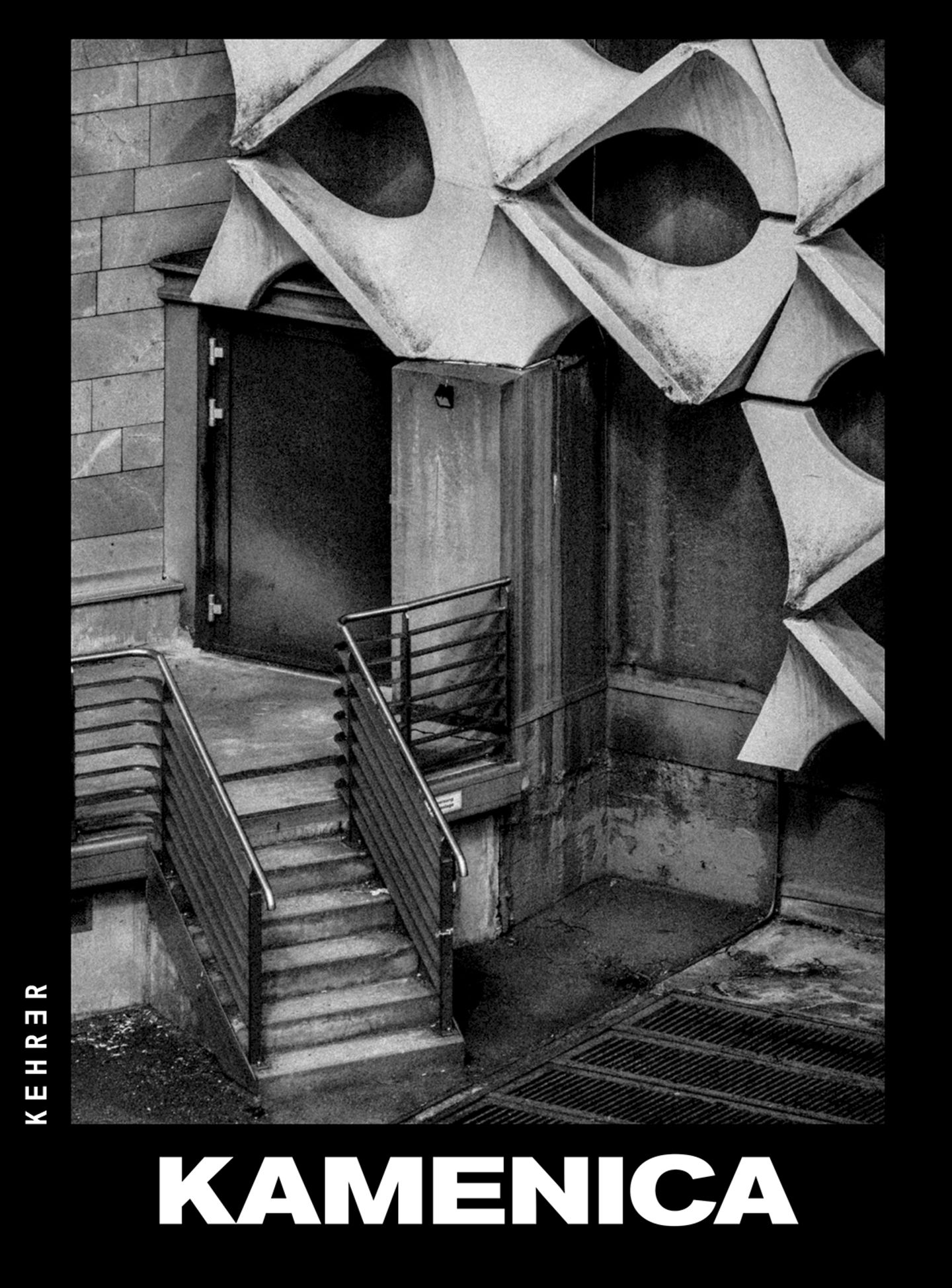 Der Fotoband "Kamenica: A Portrait Of Chemnitz" von Rüdiger Glatz ist bei Kehrer erschienen, ISBN: 978-3-96900-175-2 2025