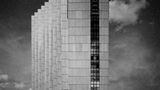 Das "Congress"-Hotel in Chemnitz, mit seinen 97 Metern das höchste Gebäude der Stadt. Der Architekt Rudolf Weißer entwarf es ab 1969 im Stil der DDR-Moderne. Es wird auch heute noch als Hotel betrieben