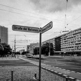 Die Straße der Nationen ist eine der wichtigsten Straßen der Stadt – und war schon in den 60ern entsprechend geplant worden. Im Sinne des "sozialistischen Städtebaus" entstanden hier Wohn- und Geschäftshäuser, quasi als Kontrast zur angrenzenden Karl-Marx-Allee, die für politische Demonstrationen gedacht war