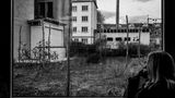 Wie in jeder Stadt verbergen sich auch in Chemnitz hinter den schicken Frontfassaden manchmal vernachlässigte Flächen, die man nur sieht, wenn man mit der Straßenbahn vorbeirauscht. Hier etwa in Chemnitz-Gablenz