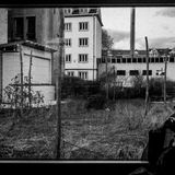 Wie in jeder Stadt verbergen sich auch in Chemnitz hinter den schicken Frontfassaden manchmal vernachlässigte Flächen, die man nur sieht, wenn man mit der Straßenbahn vorbeirauscht. Hier etwa in Chemnitz-Gablenz