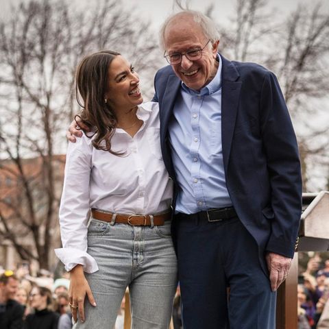 Positionieren sich als Speerspitze im Kampf gegen Donald Trump: Bernie Sanders, 83, und Alexandria Ocasio-Cortez, 35