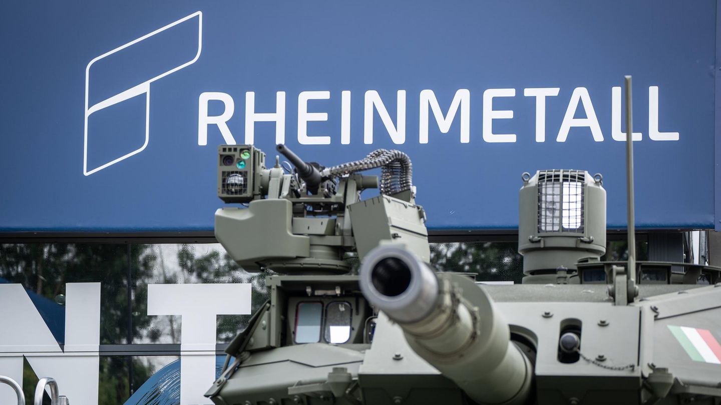 Rheinmetall Der Düsseldorfer Konzern ist der größte Munitionsproduzent in Europa. Er stellt aber auch Kampfpanzer wie den Panther her und produziert Teile für den Leopard, auch Drohnen und Flugabwehrsysteme entstehen bei Rheinmetall. Die Düsseldorfer fuhren 2023 einen Umsatz von 7,2 Mrd. Euro ein, 2024 sollen es rund 10 Mrd. Euro sein.