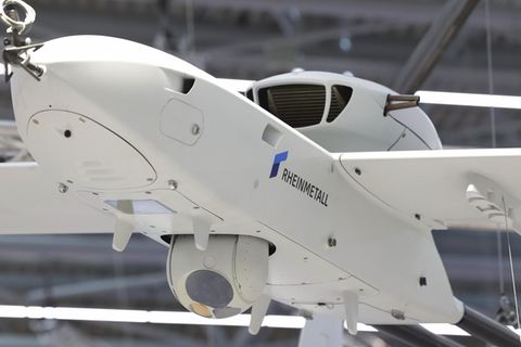 Eine Aufklärungsdrohne der Düsseldorfer Firma Rheinmetall wird auf der Messe in Düsseldorf gezeigt