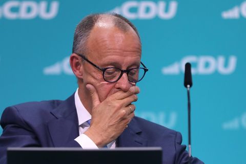 Friedrich Merz überlegt. Eine Regierung mit der SPD soll nicht mehr den Namen "GroKo" tragen