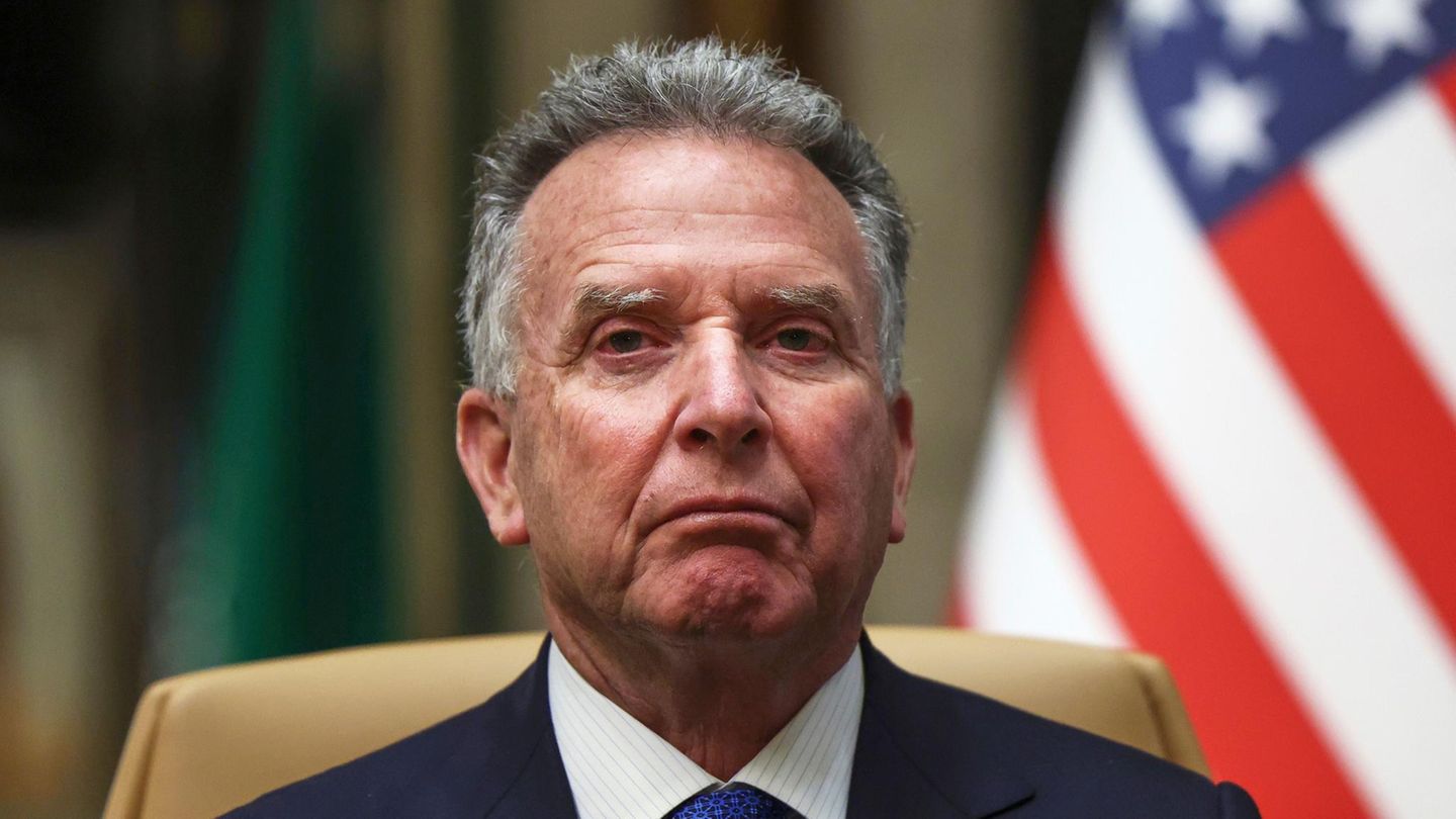 Steve Witkoff receives personal gift for Trump from Putin