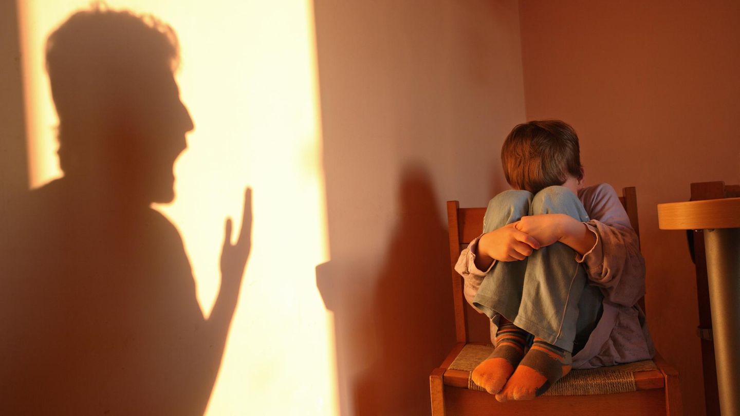 Mann missbraucht Kinder in Darmstadt (Symbolfoto)