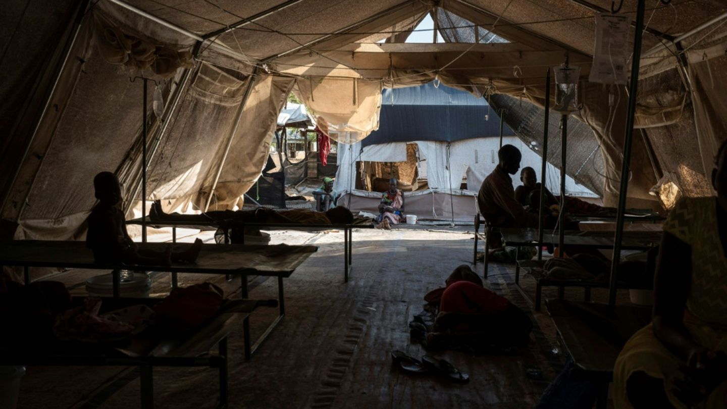 Cholera-Patienten in einem Feldhospital