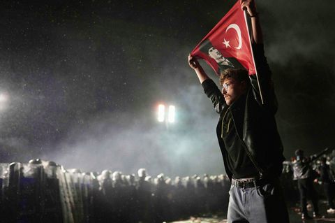 In der Türkei kracht es seit Tagen: Schwere Zusammenstöße zwischen Demonstranten und Sicherheitskräften in Istanbul
