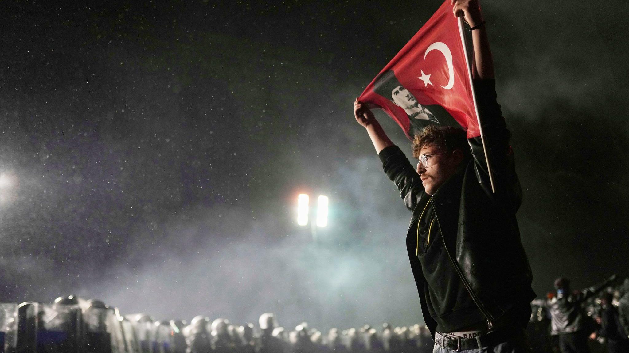 In der Türkei kracht es seit Tagen: Schwere Zusammenstöße zwischen Demonstranten und Sicherheitskräften in Istanbul