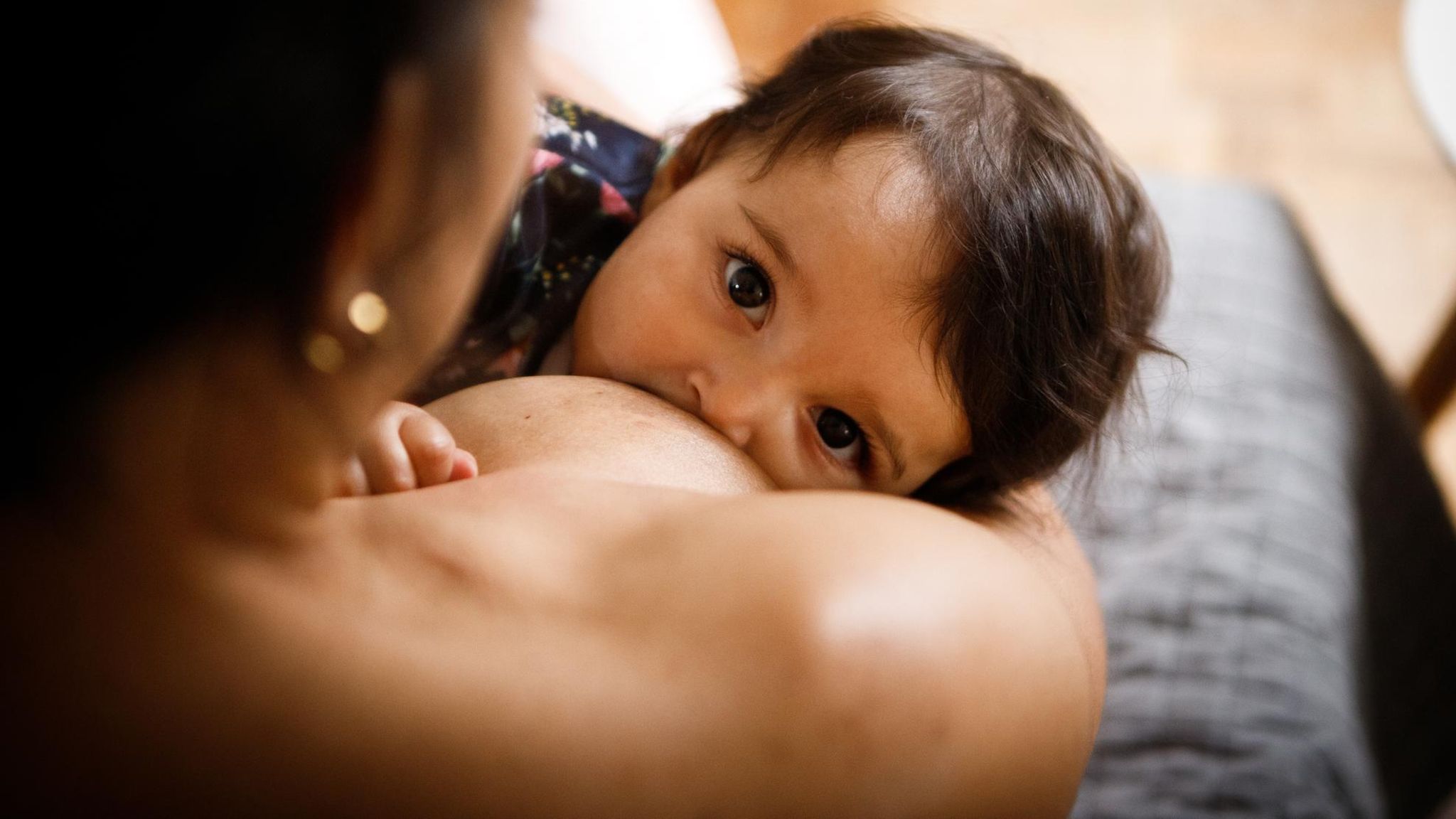 Stillen kann das Risiko für Entwicklungsverzögerungen bei Babys verringern. Doch viele weitere Faktoren spielen eine Rolle