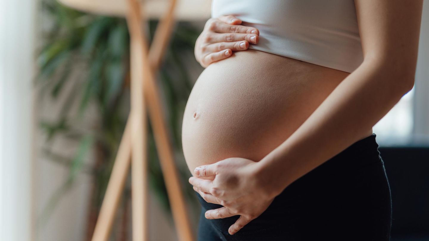 Russia: Region pays even schoolchildren premium for pregnancy