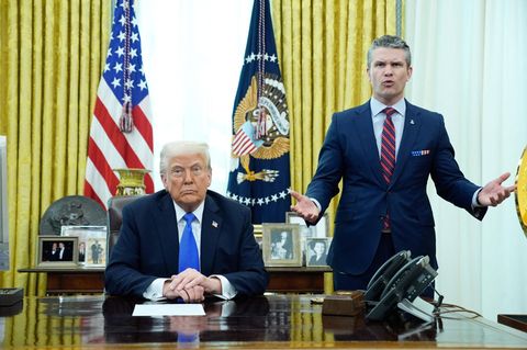 US-Präsident Donald Trump (links) und Verteidigungsminister Pete Hegseth im Oval Office