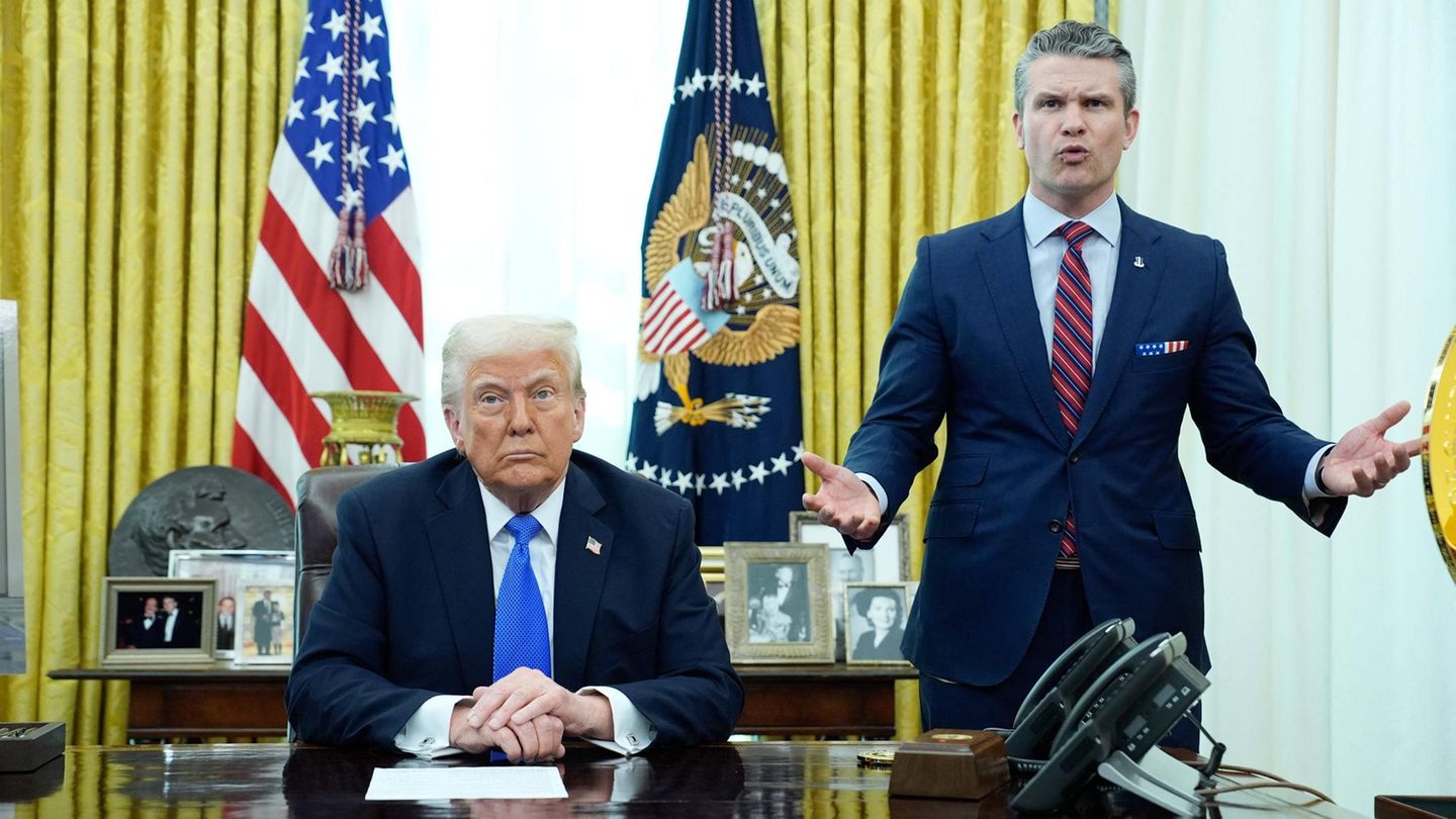 Embarrassing for Donald Trump: US government invites journalist to a secret chat