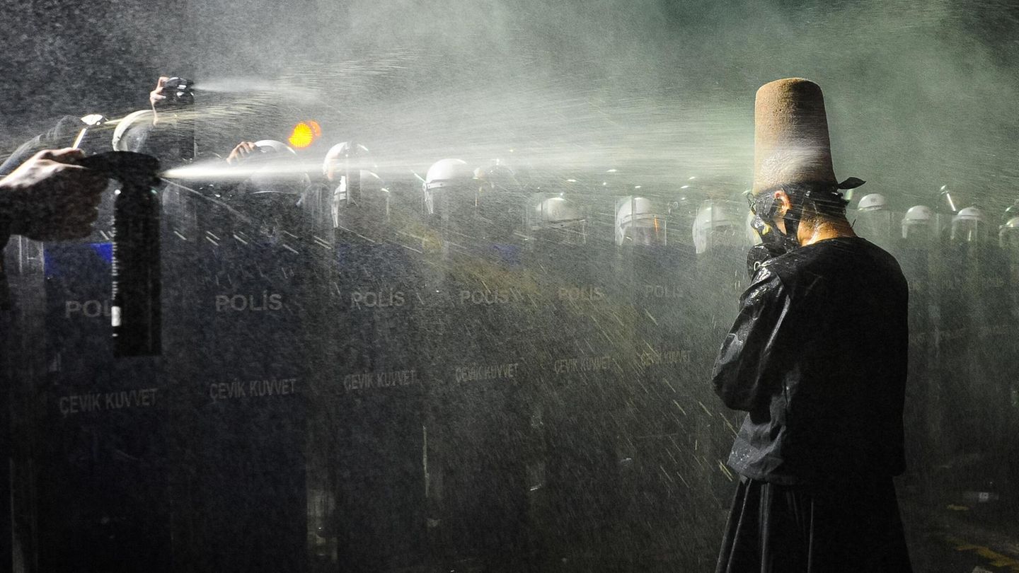 Protest in Türkiye does not break off – tens of thousands on the street again