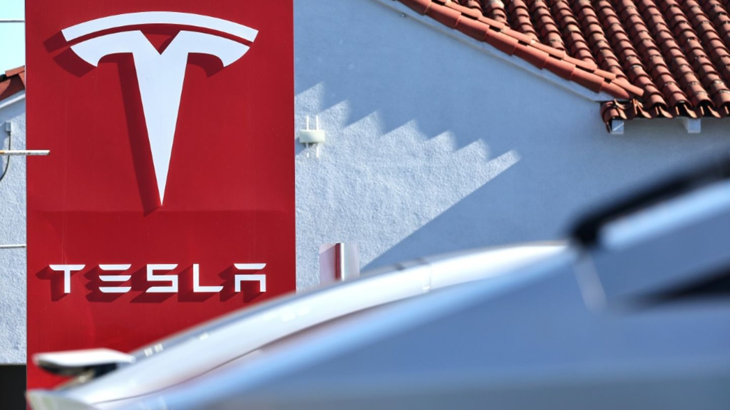 Logo von Tesla