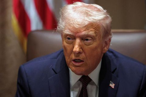 Ein Journalist wurde unbeabsichtigt zu einer Chatgruppe der US-Regierung hinzugefügt, in der hochgeheime Informationen besprochen wurden. Das Unglaubliche: Niemanden ist es aufgefallen.