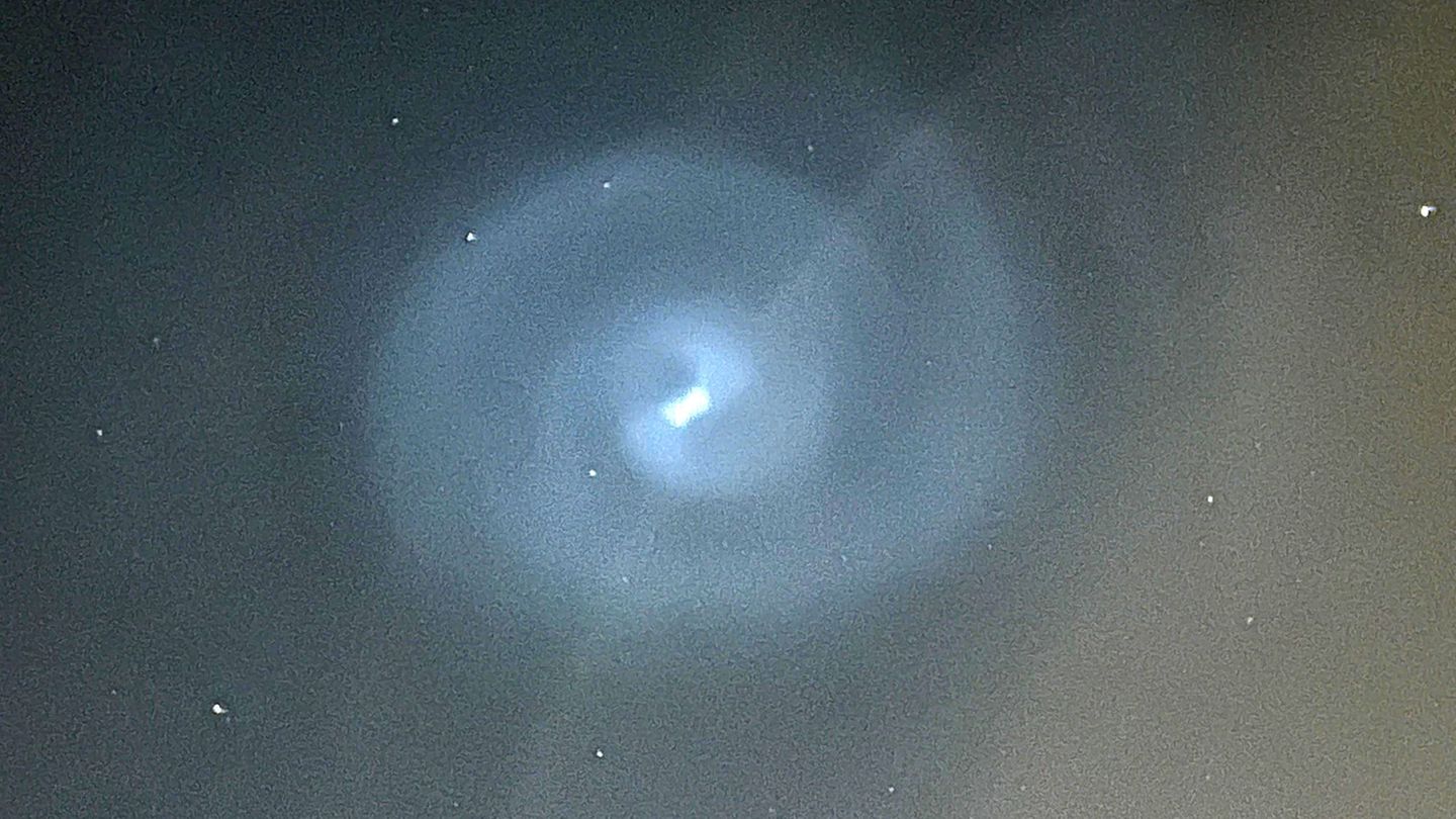 Kein Ufo: Raketentreibstoff zauberte Spiralwirbel in den Abendhimmel