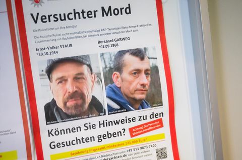 Mit Plakaten wird nach den RAF-Terroristen Ernst-Volker Staub und Burkhard Garweg gefahndet