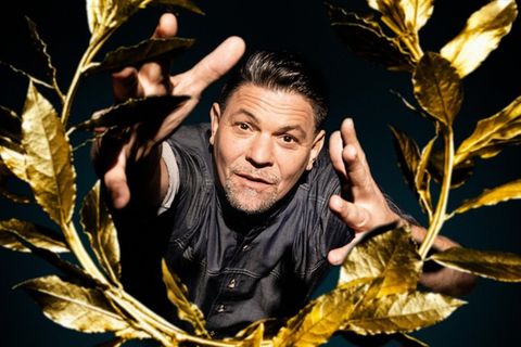 Tim Mälzer feiert die zehnte Staffel von "Kitchen Impossible", die Vox ab 27. April zeigt.