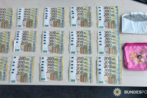 Die Frau hatte die Tasche mit dem Bargeld im ICE vergessen