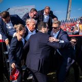 US-Geheimdienst hilft Trump von der Bühne nach einem versuchten Attentat