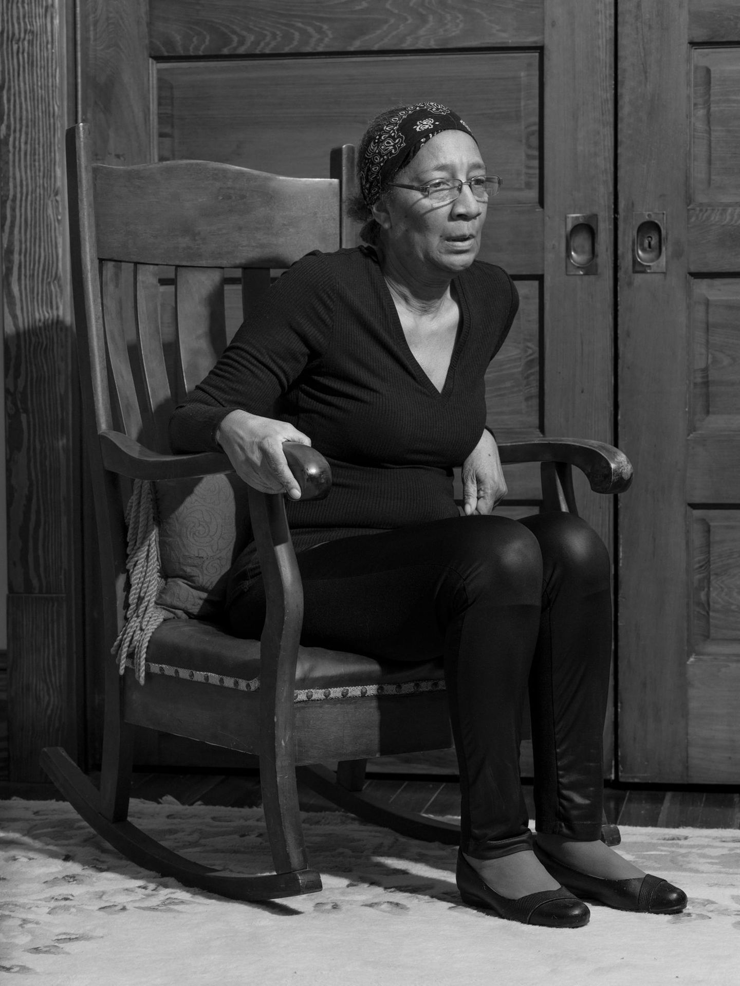 Constance Wynn im Wohnzimmer ihres Hauses