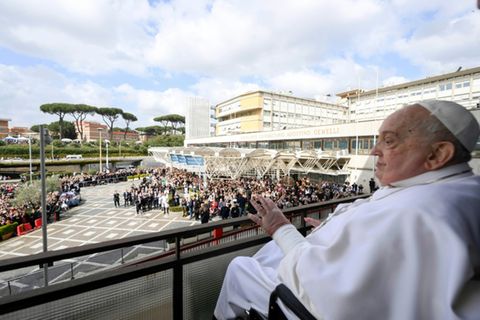 Franziskus am Sonntag auf dem Balkon der Gemelli-Klinik