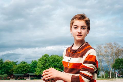 Mädchen mit Kurzhaarfrisur – Arkansas könnte das verbieten