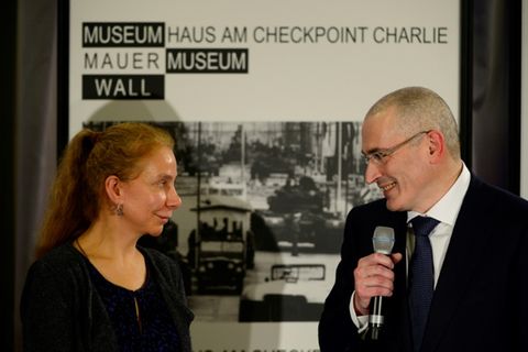 Hildebrandt mit Michail Chordokowski 2013 in Berlin