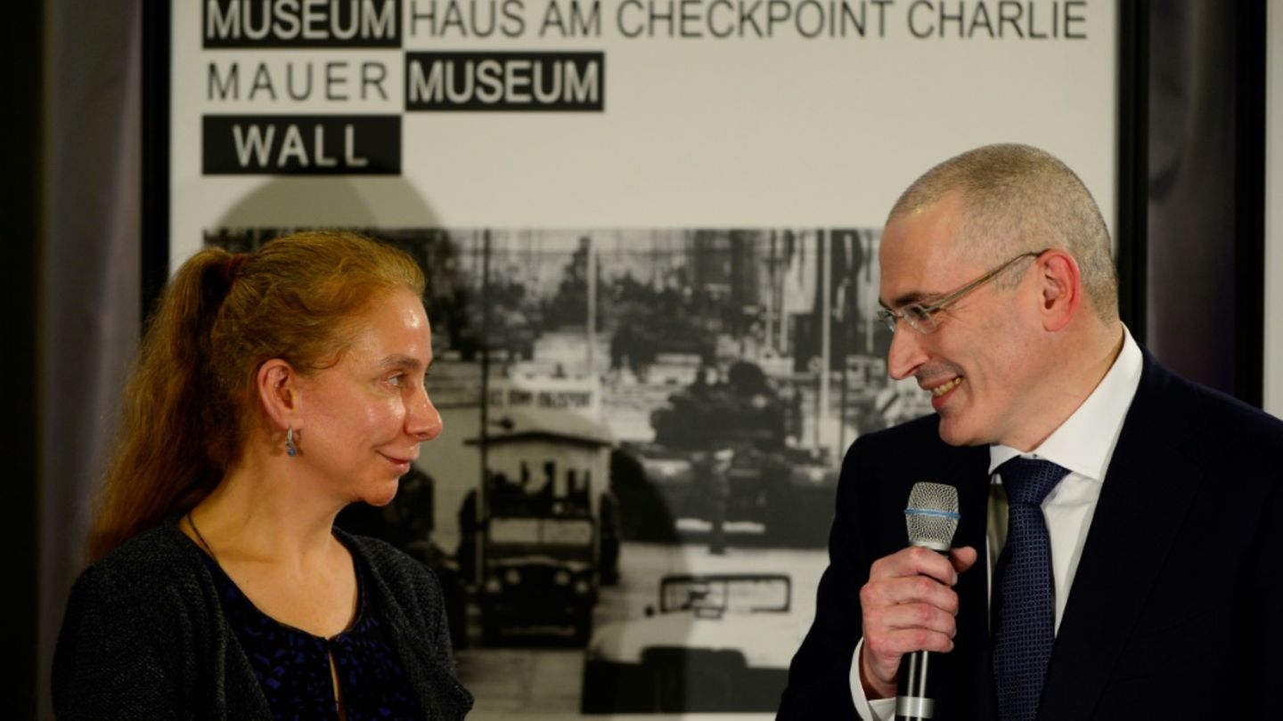 Hildebrandt mit Michail Chordokowski 2013 in Berlin