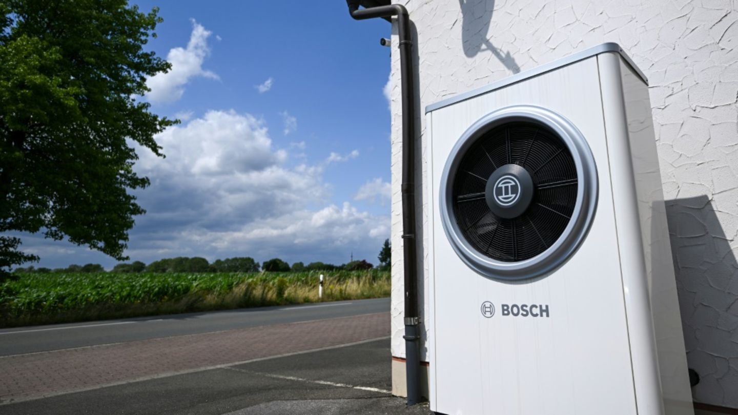 Wärmepumpe an einem Haus