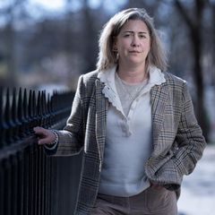 Auch sie sei wehrlos missbraucht worden, sagt Caroline Darian, die Tochter von Dominique Pelicot. Doch niemand habe auf sie gehört – nicht einmal ihre Mutter Gisèle.     