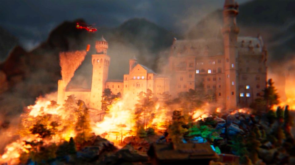 Klimawandel visualisiert: Im Miniatur-Wunderland "brennt" Schloss Neuschwanstein Im Miniatur-Wunderland in Hamburg können Besucher sich nun anschauen, was europäischen Ländern aufgrund des Klimawandels drohen könnte.