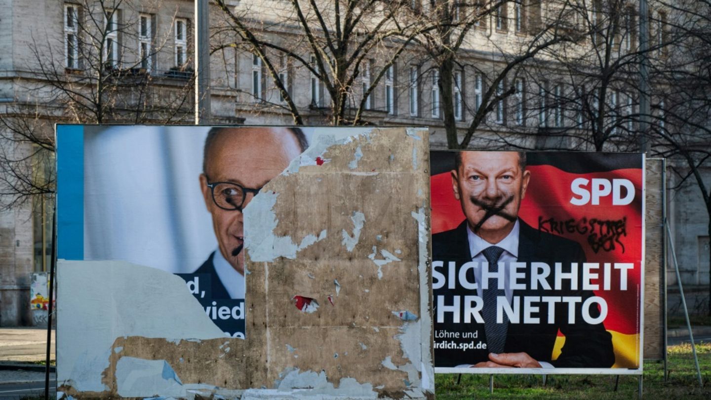 Beschädigte Wahlplakate