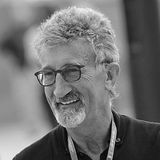 Michael Schumachers einstiger Förderer erlag am 20. März einem Krebsleiden. Er wurde 76 Jahre alt. Jordan war als Fahrer in unteren Formel-Klassen aktiv, feierte einige Siege und durfte sogar ein Formel-1-Auto von McLaren testen. Später wurde er der Chef des Teams. Als Rennstallbetreiber sicherte er sich lukrative Sponsorendeals, schmiss schrille Partys. 2005 verkaufte er seine Anteile.