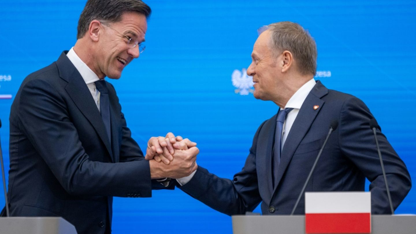 Rutte (links) und Tusk in Warschau