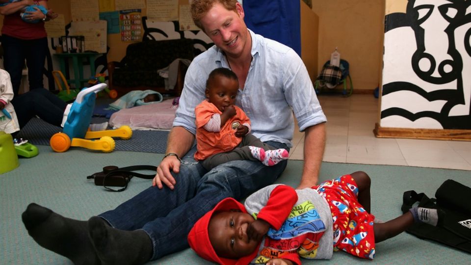 Prinz Harry zieht sich aus zu Ehren seiner Mutter gegründeter AidsStiftung zurück STERN.de