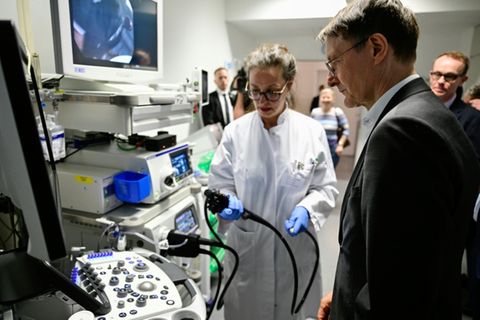 Gesundheitsminister Lauterbach bei Klinikbesuch