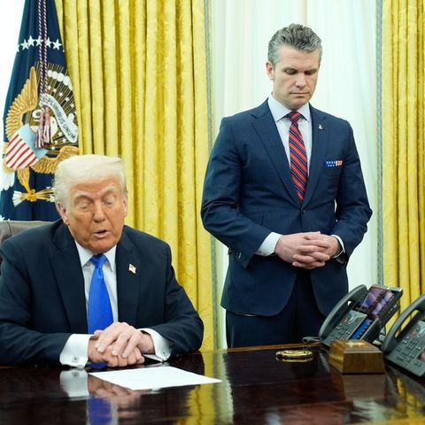 Donald Trump and Pete Hegseth in the Oval Office 
